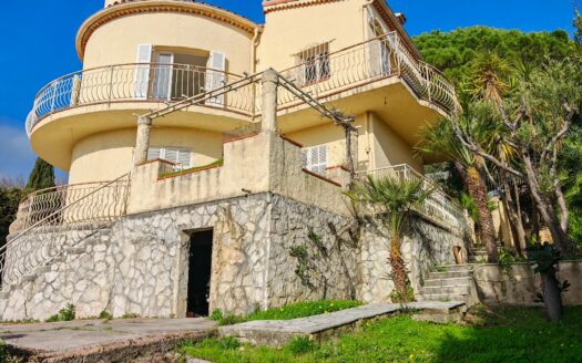 Villa 246 m² sur un terrain de 1557m² au calme absolu